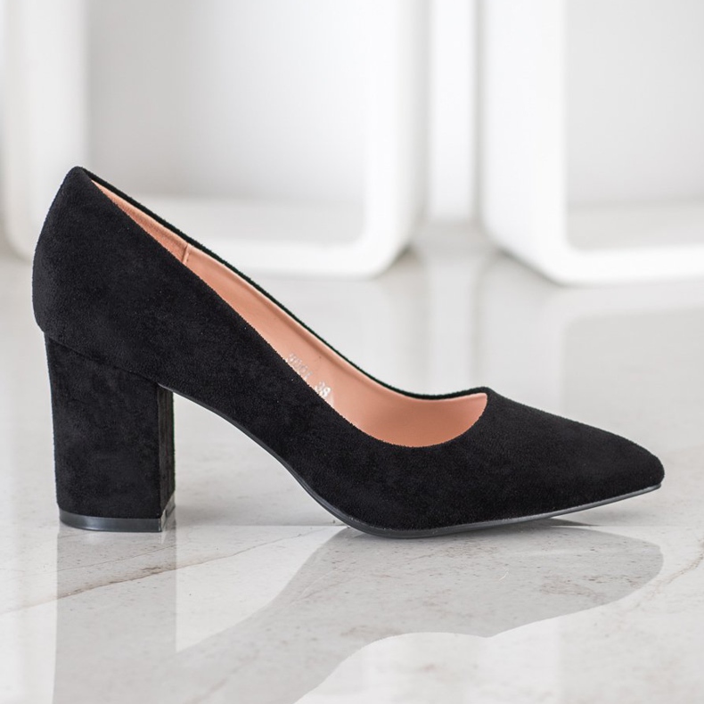 Nio Nio Black Pumps On A Pillar 2