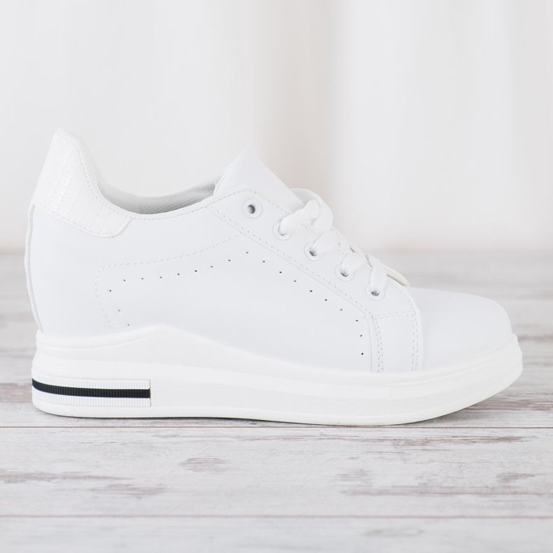 SHELOVET Sports shoes on a wedge white 2