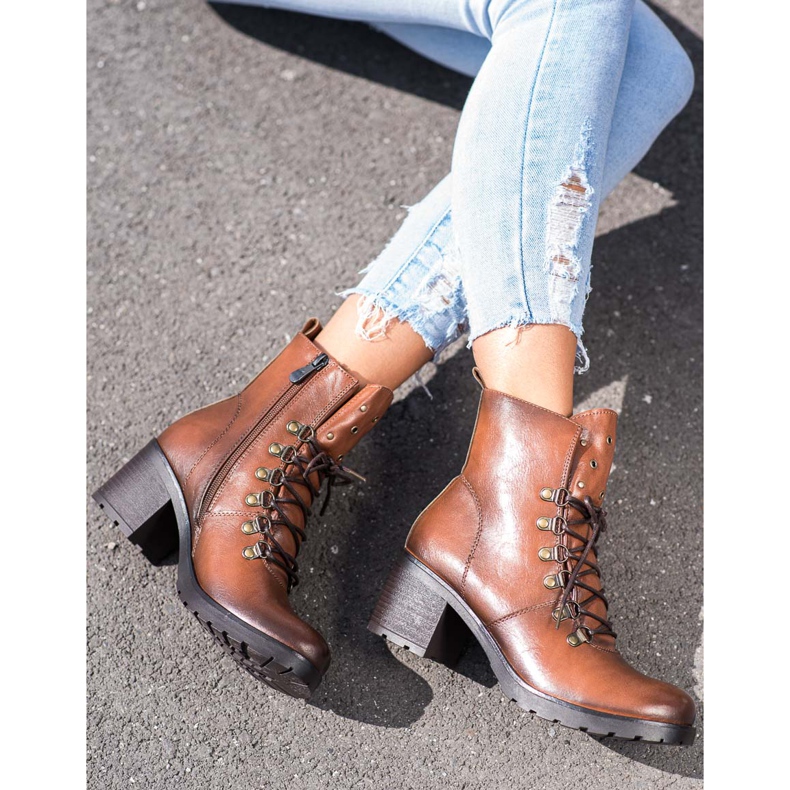 Workers On The VINCEZA Post brown 1