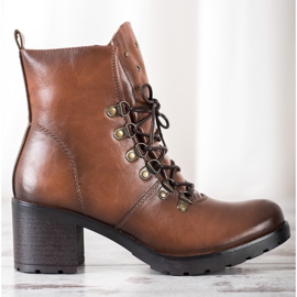 Workers On The VINCEZA Post brown 2