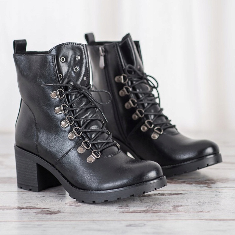 Workers On The VINCEZA Post black 1