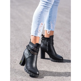Fashionable boots on the VINCEZA post black 1 Fashionable boots on the VINCEZA post black 1