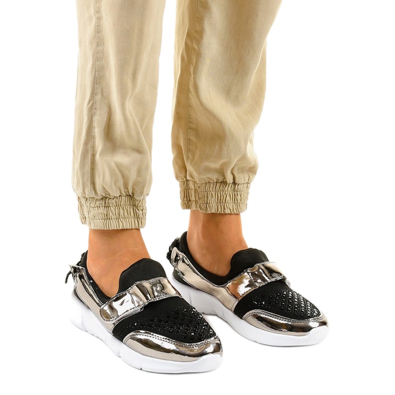 Black and gold slip-on sports shoes B120-2 golden 1