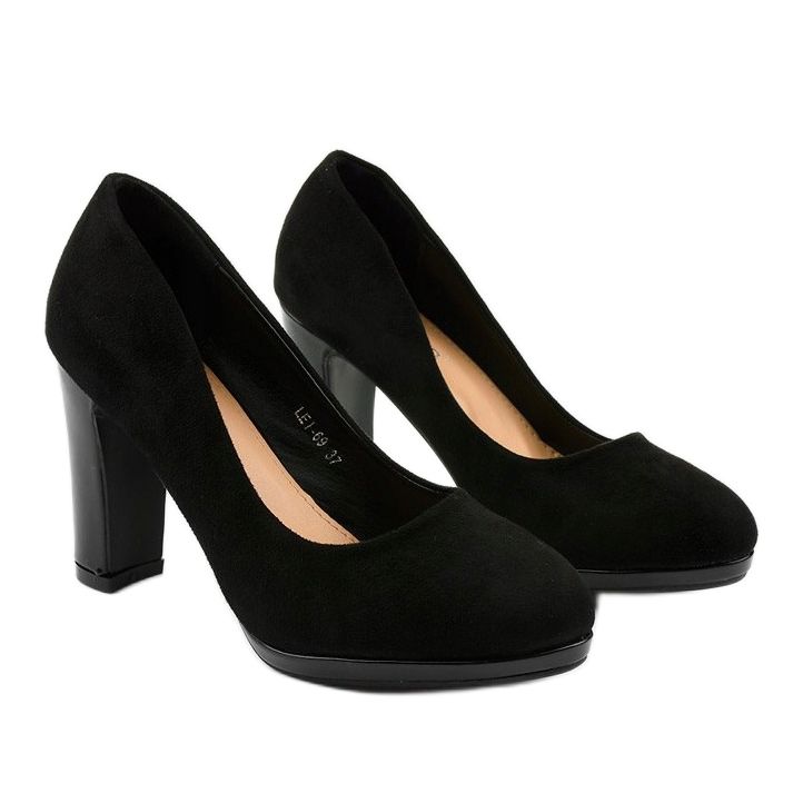 Black pumps on the LEI-69 post 2