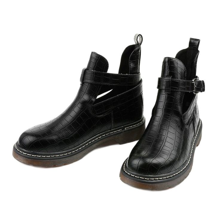 Black boots with a Nilld buckle 2