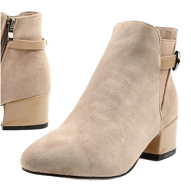 Beige boots with a small post of Brizaris 1