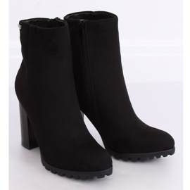 Boots on a stable heel black 5247 Black 2
