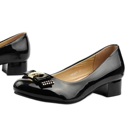 Black lacquered pumps on the GFA89 post 1