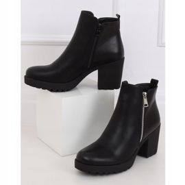 Black boots with wide heels Q8AX1568-08 Black 1