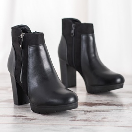 Weide Black Booties With A Zipper 2