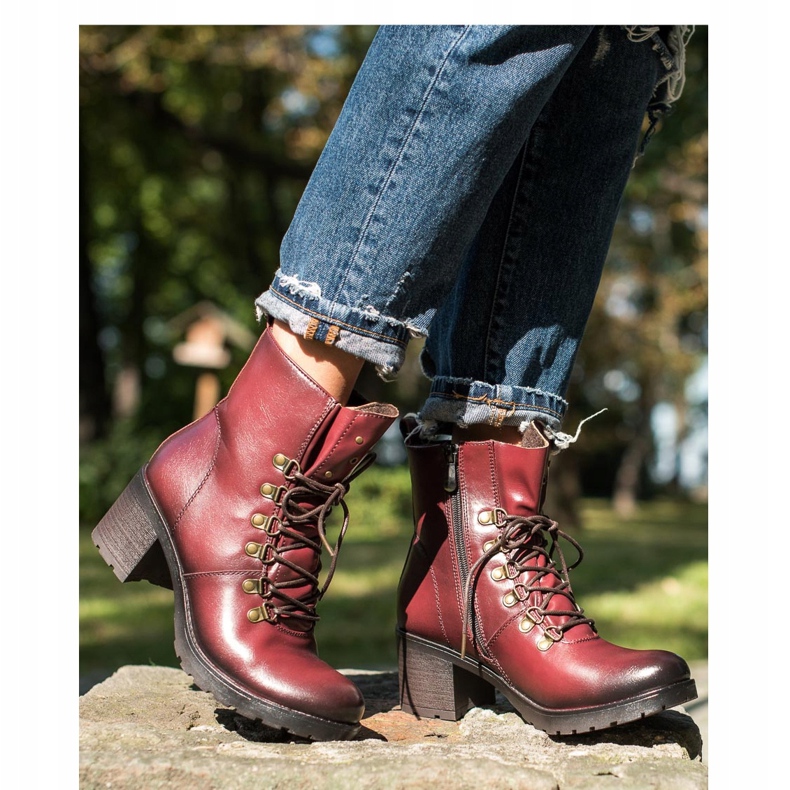 Workers On The VINCEZA Post red 1