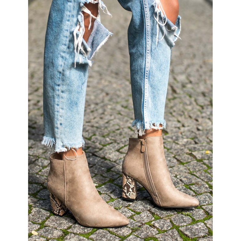 Boots with a snake motif VINCEZA beige 1