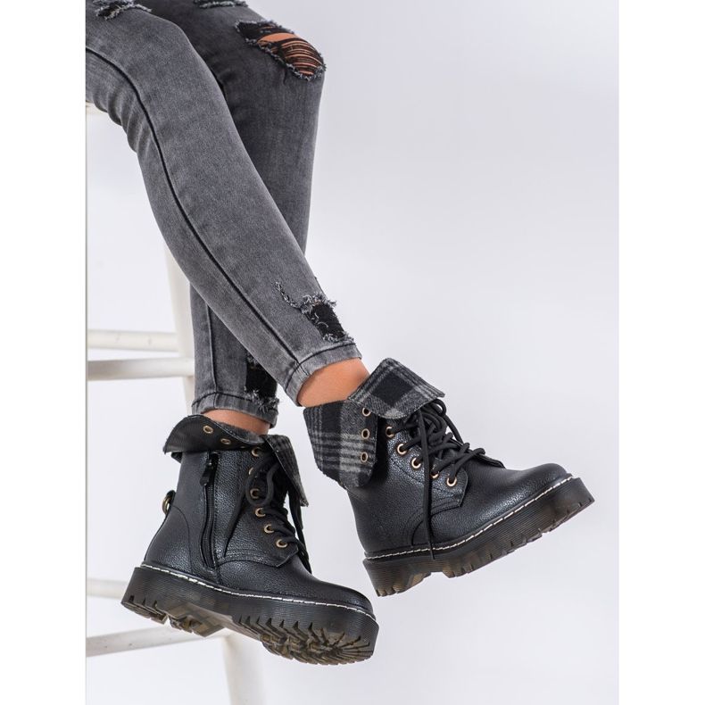 Weide Workers With A Roll Up Shoe black 1