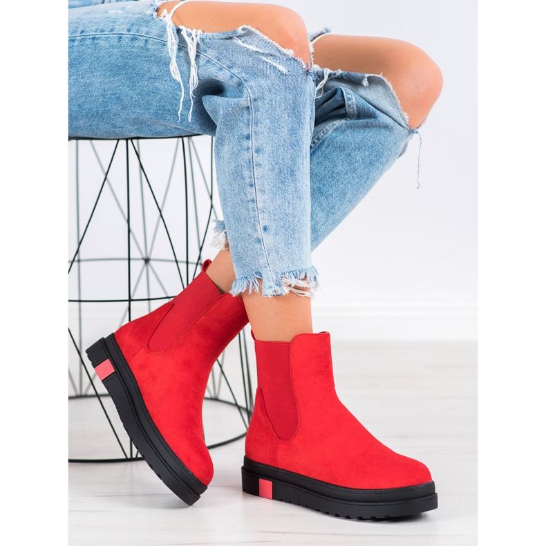 Seastar Boots On The Platform red 1