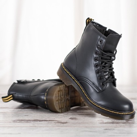 Seastar Black Boots On A Slider 1