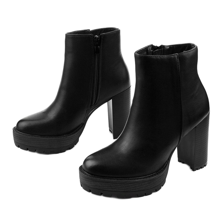 Black ankle boots with a Winiesh zipper 2