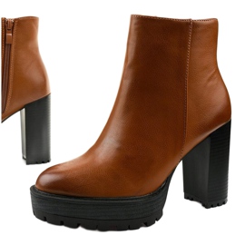 Brown ankle boots with a Winiesh zipper 2