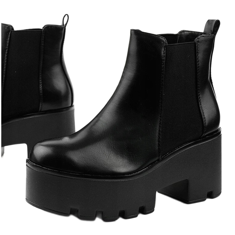 Black ankle boots with a Pardia elastic band 1