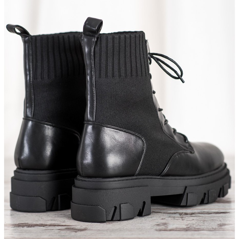 Seastar Fashionable Workers On The Platform black 1