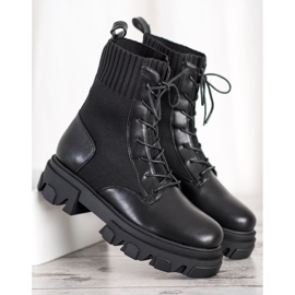 Seastar Fashionable Workers On The Platform black 2