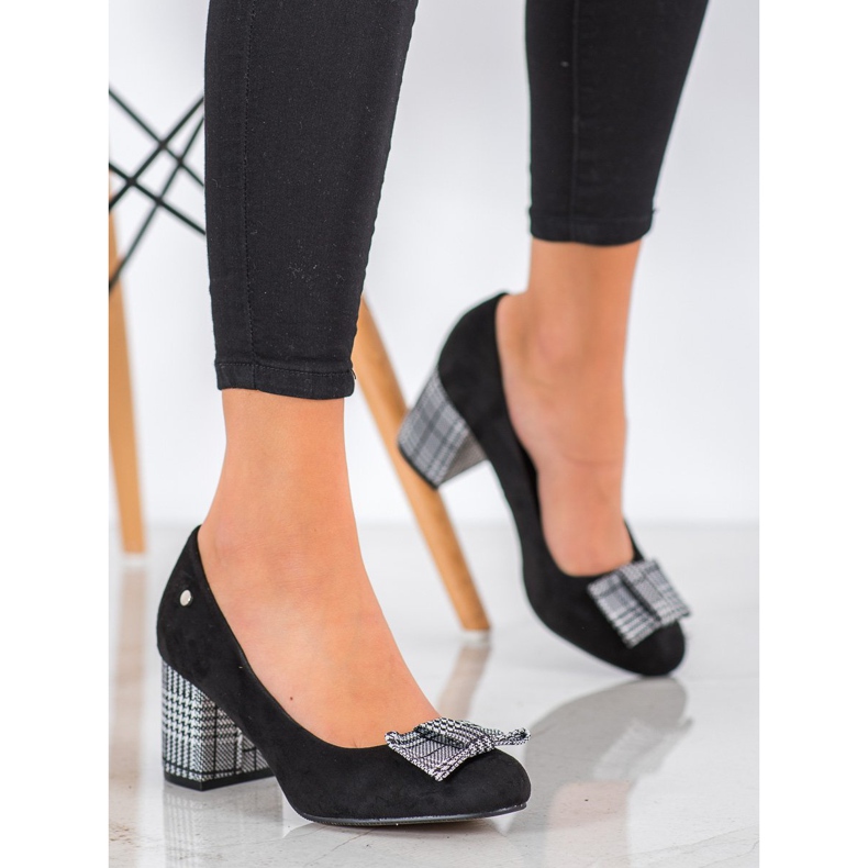 Filippo Comfortable pumps on a pillar white black 1