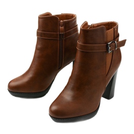 Brown boots on the Lorelle post 2