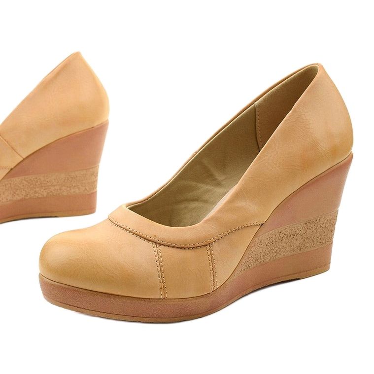 Beige wedge pumps from Berinara 1