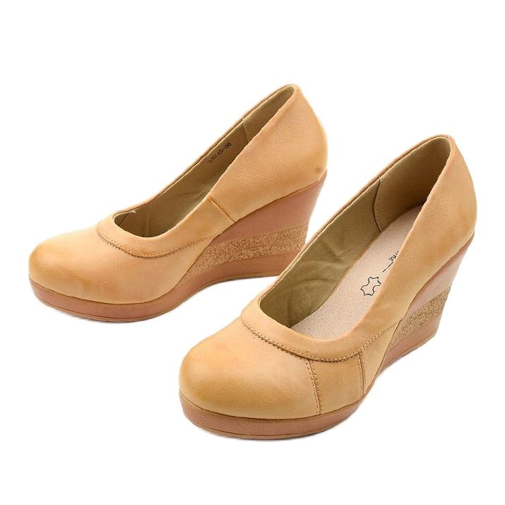Beige wedge pumps from Berinara 2