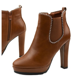Brown ankle boots with a zipper and Circus elastic 1
