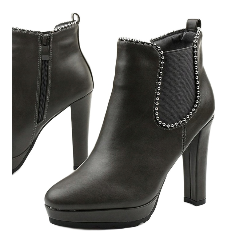 Gray boots on the post with a zipper and Circus elastic grey 1