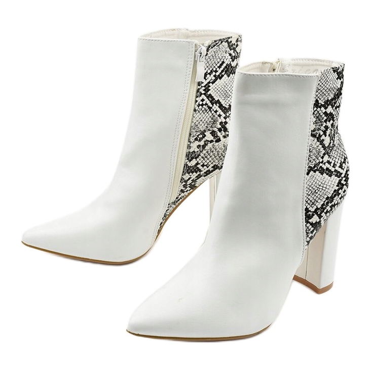 White boots on the Shyvia post 2