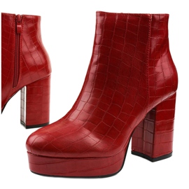 Red ankle boots on the post of Usinaya 1