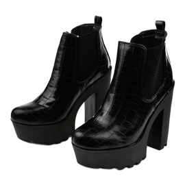 Black ankle boots on the Zellola post 2