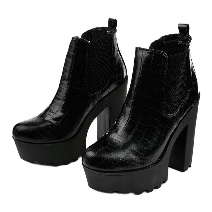 Black ankle boots on the Zellola post 2