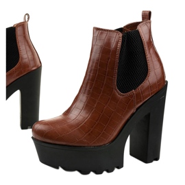 Camel boots on the Zellola post brown 1