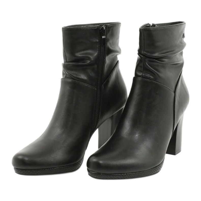 M.Daszyński Black boots on the post of Daszyński AF125-7 2