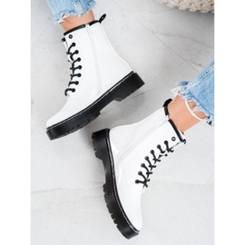 Vinceza White Workers 1