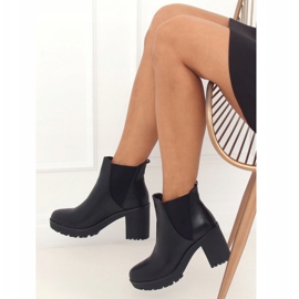 Black Chelsea boots, black J19-129 Black 2
