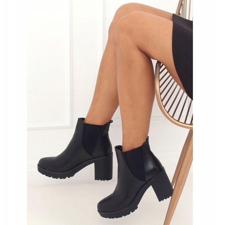 Black Chelsea boots, black J19-129 Black 2