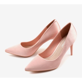 Pink pumps on a LEI-160 heel 2