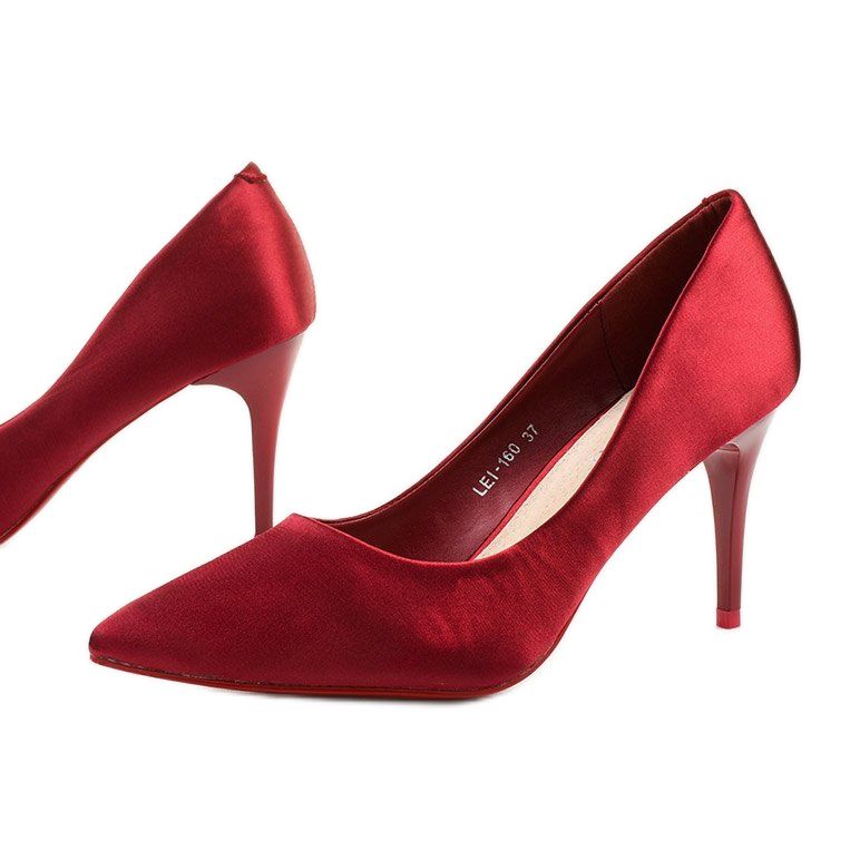 Red pumps on the LEI-160 heel 1