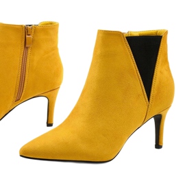 Yellow ankle boots with a Patter elastic band black 1