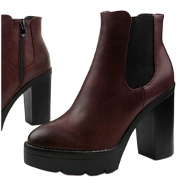 Maroon boots on the Merela post black red 1