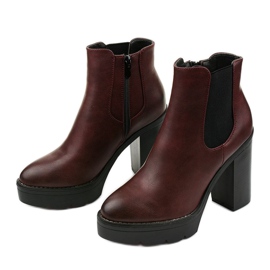 Maroon boots on the Merela post black red 2