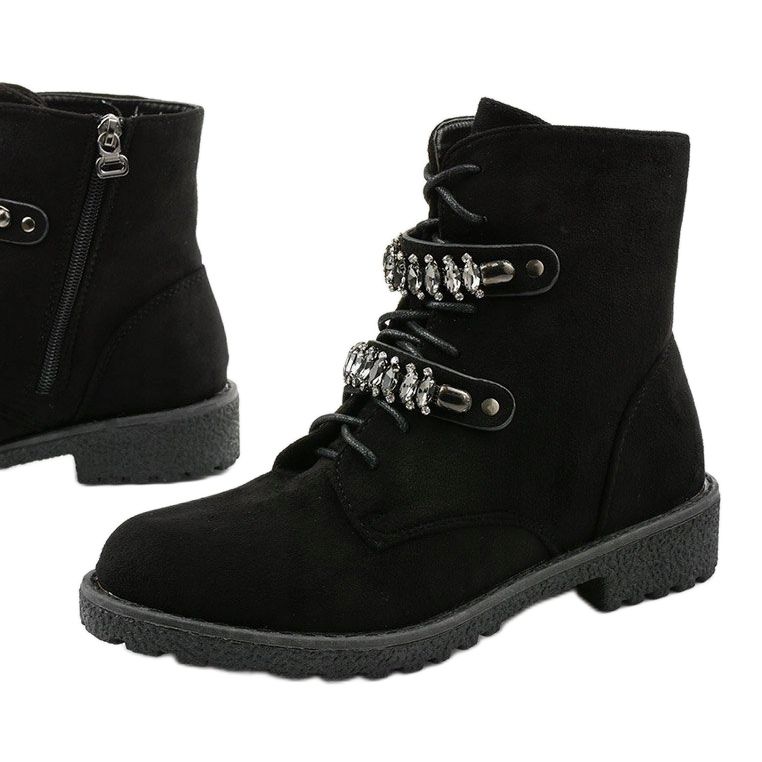 Black boots with decorative Ginoraya stripes 1