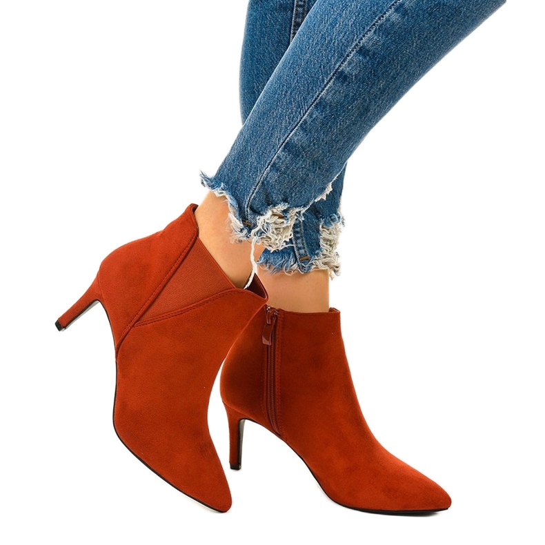 Red ankle boots with a Pattera elastic band 1