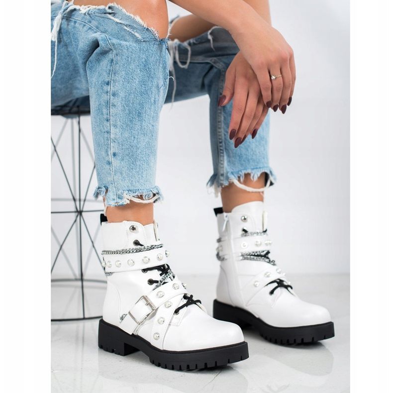 Seastar Workers With Chains white 2