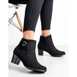 Comfortable Black Boots 1