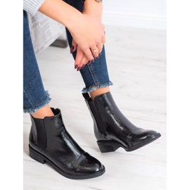 Goodin Lacquered Chelsea Boots black 1