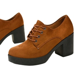 Camel boots laced on Thelvyn block brown 1